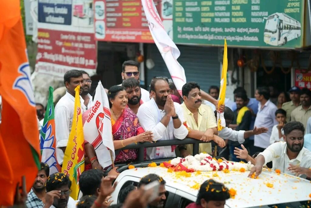విజయవాడ మేయర్ కూటమి అభ్యర్థిగా వంగవీటి రాధాకృష్ణ నామినేషన్: భారీగా పాల్గొన్న కూటమి శ్రేణులు, జనసైనికులు!