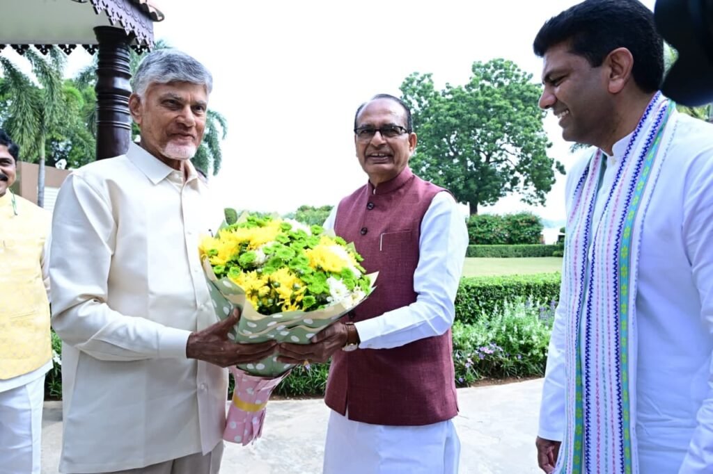 ముఖ్యమంత్రి చంద్రబాబు నాయుడుతో కేంద్రమంత్రి శివరాజ్ సింగ్ చౌహాన్ భేటీ.. తెనాలిలో ఇళ్ల నిర్మాణ శంకుస్థాపనపై చర్చ