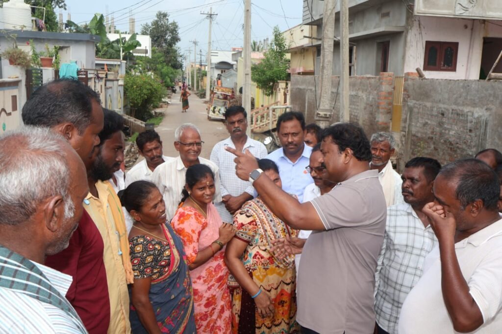 పామర్రులో విస్తృతంగా పర్యటించిన ఎమ్మెల్యే వర్ల కుమార్‌ రాజా.. రెడ్డిపాలెంలో సమస్యల పరిష్కారానికి రూ. 30 లక్షలు మంజూరు