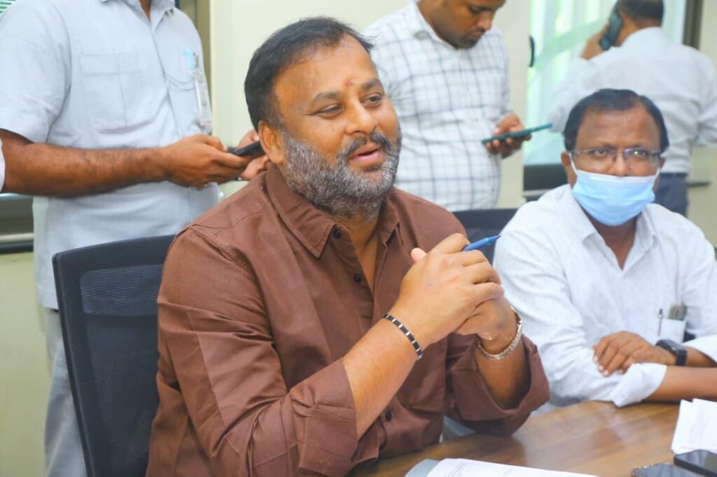 మంగళగిరి టీడీపీ కేంద్ర కార్యాలయంలో ‘ప్రజా పరిష్కార వేదిక’.. నిర్విరామంగా అర్జీలు స్వీకరించిన మంత్రి మండిపల్లి రాంప్రసాద్ రెడ్డి, ఆర్టీసీ చైర్మన్ కొనకళ్ళ నారాయణ