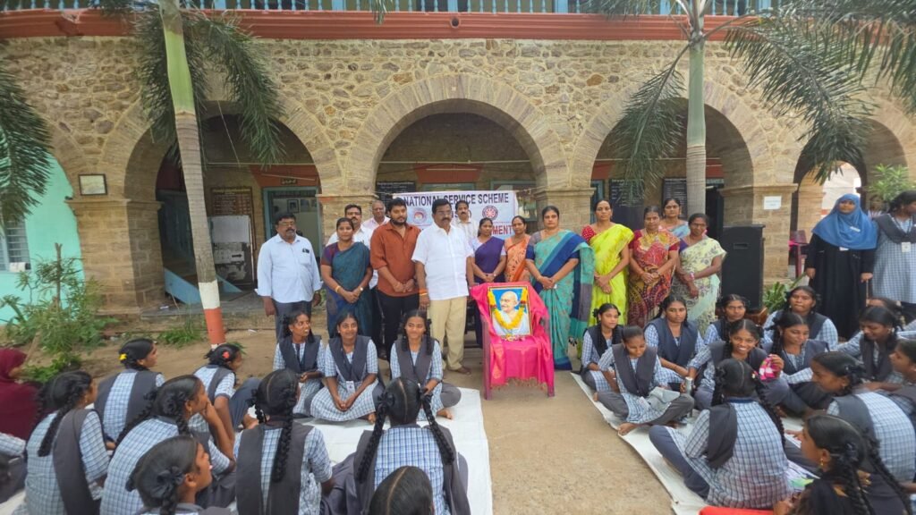 మచిలీపట్నంలో ఘనంగా గాంధీ జయంతి వేడుకలు… బాబూజీ ఆశయ సాధనకు కృషి చేస్తామన్న లేడీ యాంప్తిల్ కళాశాల విద్యార్థినిలు