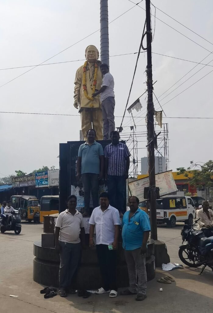 పాలకొల్లు ముద్దుబిడ్డ, పద్మశ్రీ అల్లు రామలింగయ్య జయంతి వేడుకలు… కాంస్య విగ్రహానికి ఘన నివాళులు అర్పించిన ప్రముఖులు