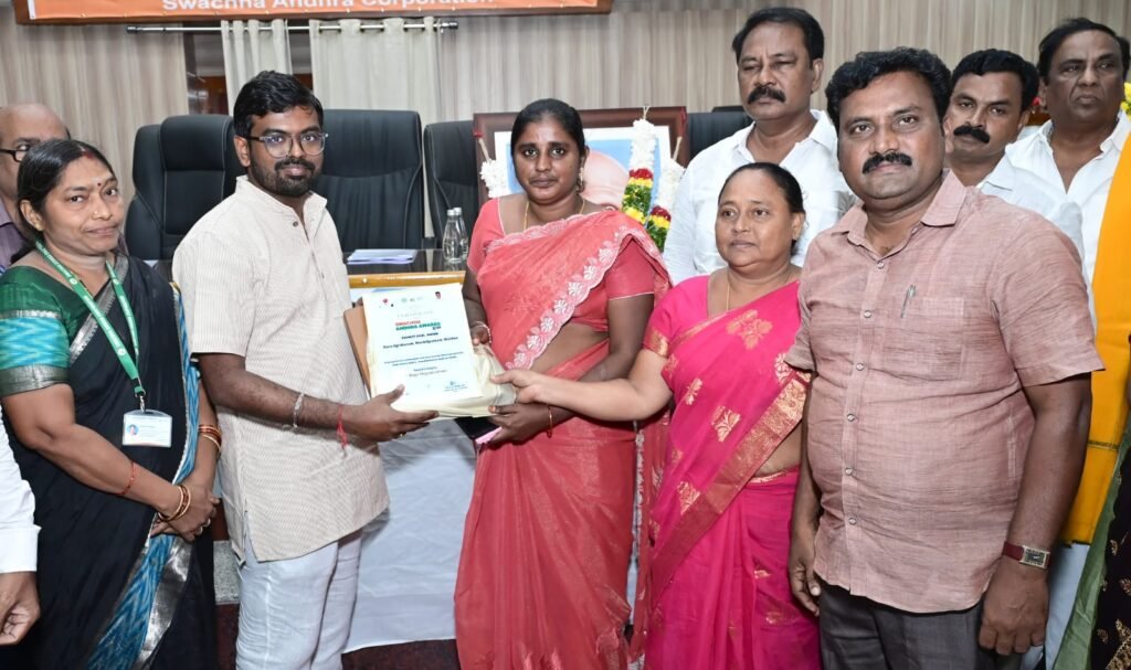మచిలీపట్నంలో ఘనంగా కృష్ణా జిల్లా స్వచ్ఛ ఆంధ్ర అవార్డ్స్-2026 ప్రదానోత్సవం.. స్వచ్ఛతను ప్రతి ఒక్కరూ జీవన విధానంగా మార్చుకోవాలి: జిల్లా కలెక్టర్ డి.కె. బాలాజి