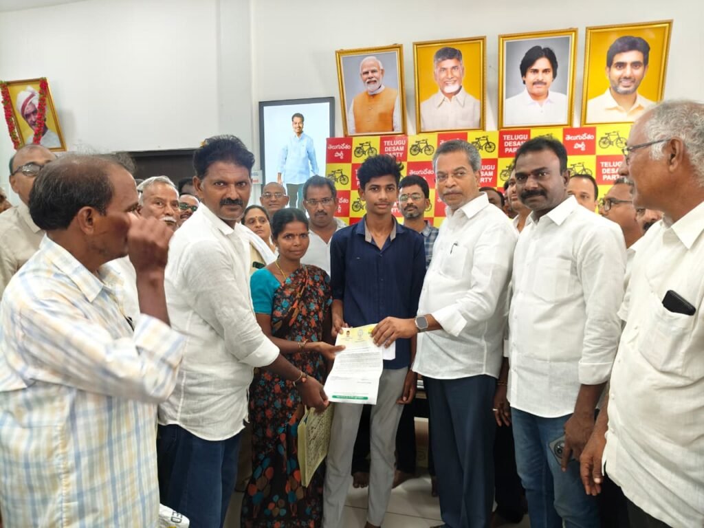 మైలవరం నియోజకవర్గంలో 146 మందికి రూ. 80.38 లక్షల సీఎంఆర్ఎఫ్ చెక్కుల పంపిణీ.. పేదల వైద్యానికి కూటమి ప్రభుత్వం భరోసా: ఎమ్మెల్యే వసంత వెంకట కృష్ణప్రసాద్