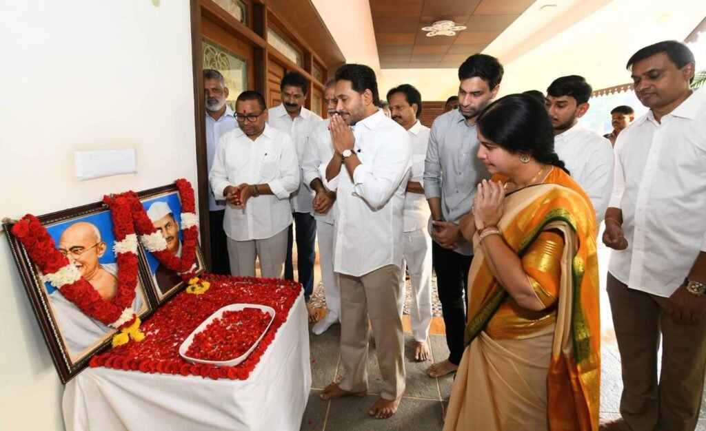 తాడేపల్లిలో మహాత్మా గాంధీ, లాల్‌‌ బహదూర్‌ శాస్త్రి జయంతులు.. ఘన నివాళులర్పించిన వైఎస్ జగన్‌‌మోహన్‌రెడ్డి