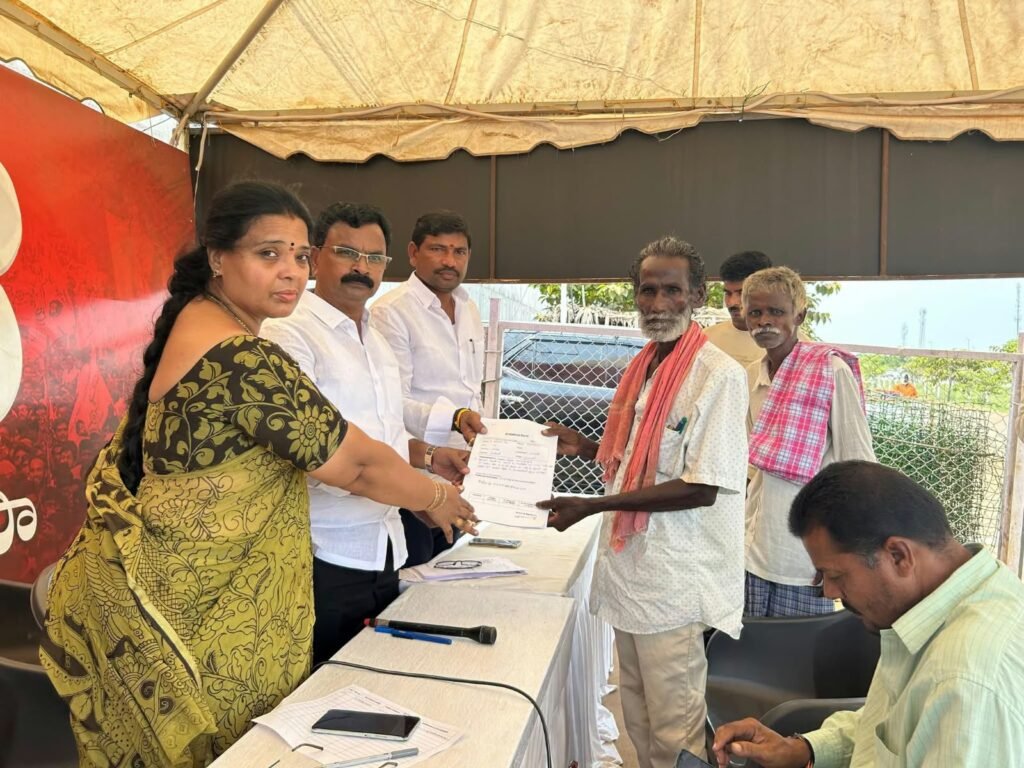 జనసేన పార్టీ కేంద్ర కార్యాలయంలో ఘనంగా ‘జనవాణి’ కార్యక్రమం.. ప్రజల నుంచి అర్జీలు స్వీకరించి అక్కడికక్కడే కొన్ని సమస్యలకు పరిష్కారం