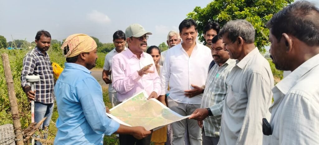 ఎన్టీఆర్ జిల్లా తిరువూరులో రీసర్వే గ్రౌండ్ ట్రూథింగ్ పనుల పరిశీలన.. అర్హులైన రైతులందరూ సద్వినియోగం చేసుకోవాలని ఆర్డీవో ఏ. కుమార్ సూచన