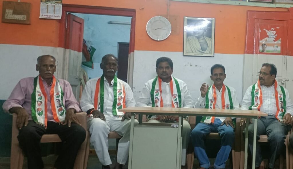 తిరువూరులో కాంగ్రెస్ పార్టీ విలేకర్ల సమావేశం.. పీసీసీ చీఫ్ వైఎస్ షర్మిల అక్రమ అరెస్టులను తీవ్రంగా ఖండించిన కాంగ్రెస్ నేతలు