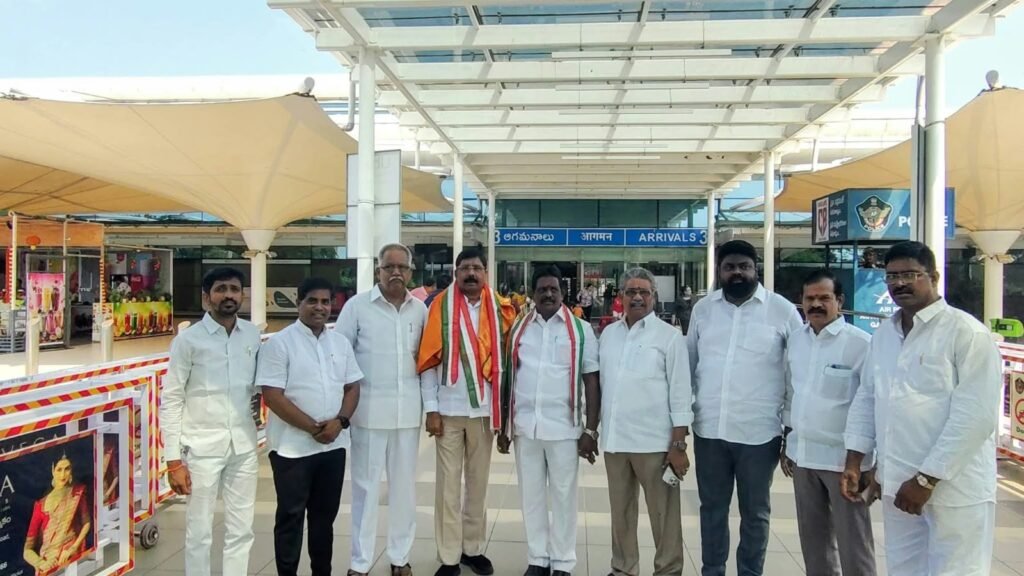 గన్నవరం విమానాశ్రయంలో కాంగ్రెస్ వర్కింగ్ కమిటీ సభ్యులు గిడుగు రుద్రరాజుకు ఘన స్వాగతం.. హాజరైన పలువురు ఏపీసీసీ, జిల్లా కాంగ్రెస్ నాయకులు