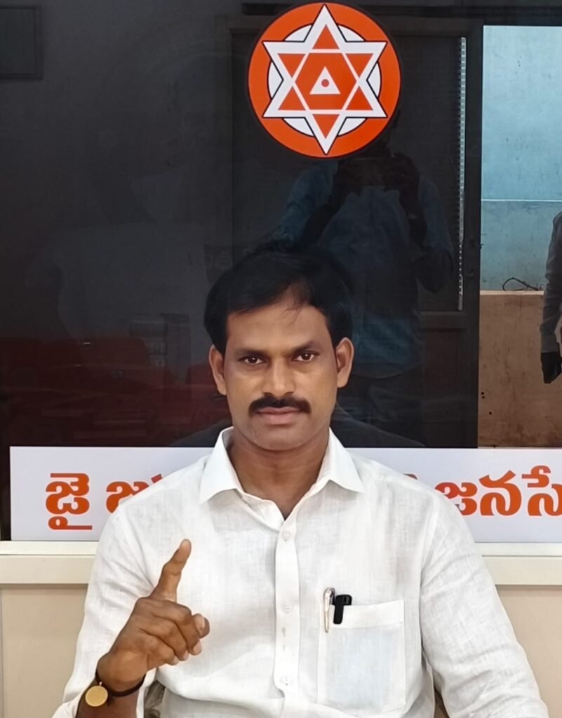 స్థానిక ఎన్నికల్లో ఓటమి భయంతోనే వైసీపీ పలాయనం.. కోర్టుల మాటున దాక్కుంటున్నారని జనసేన అధికార ప్రతినిధి ఆళ్ళ హరి ధ్వజం