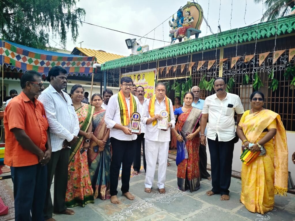 చిట్టూర్పులో ఘనంగా ఉమ్మడి కృష్ణా, ఎన్టీఆర్, ఏలూరు జిల్లాల స్థాయి తాళం భజన, మురళీ కోలాటం పోటీలు.. ప్రాచీన కళలను ప్రతి ఒక్కరూ ప్రోత్సహించాలని పిలుపునిచ్చిన అవనిగడ్డ ఎమ్మెల్యే మండలి బుద్ధప్రసాద్