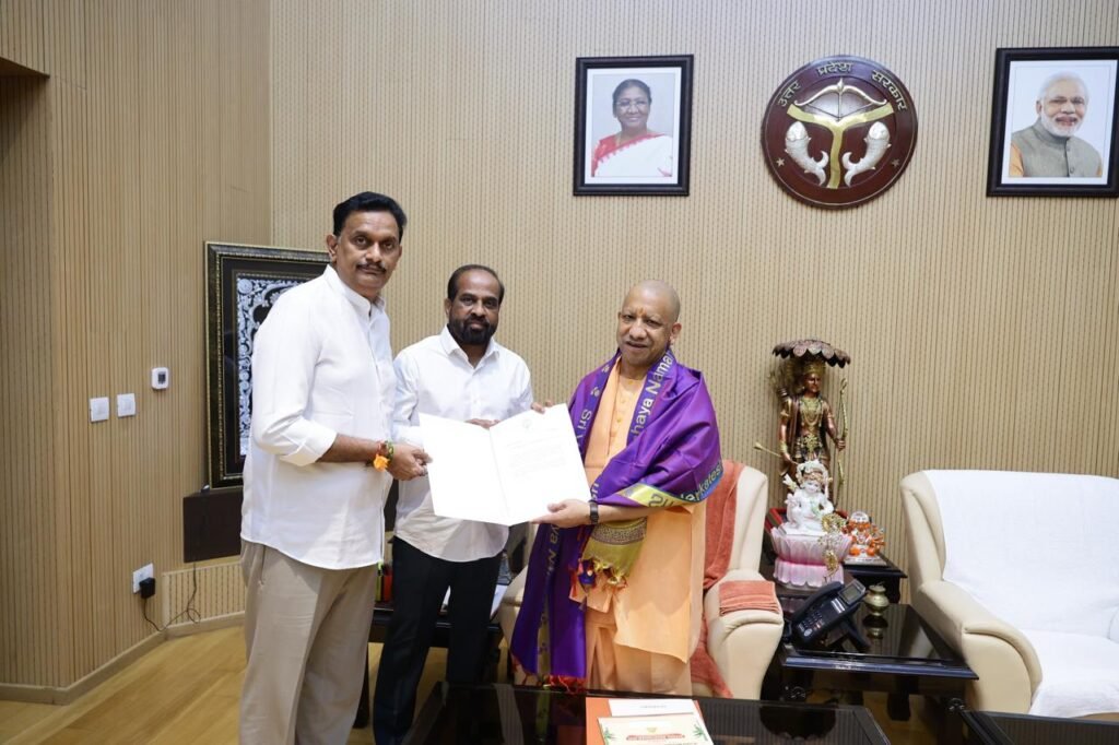 ఉత్తరప్రదేశ్ సీఎం యోగి ఆదిత్యనాథ్‌ను కలసి విజయవాడ దుర్గమ్మ శరన్నవరాత్రి ఉత్సవాలు, ‘విజయవాడ ఉత్సవ్ 2.0’కు ఆహ్వానించిన మంత్రి సత్యకుమార్ యాదవ్, ఎంపీ కేశినేని చిన్ని
