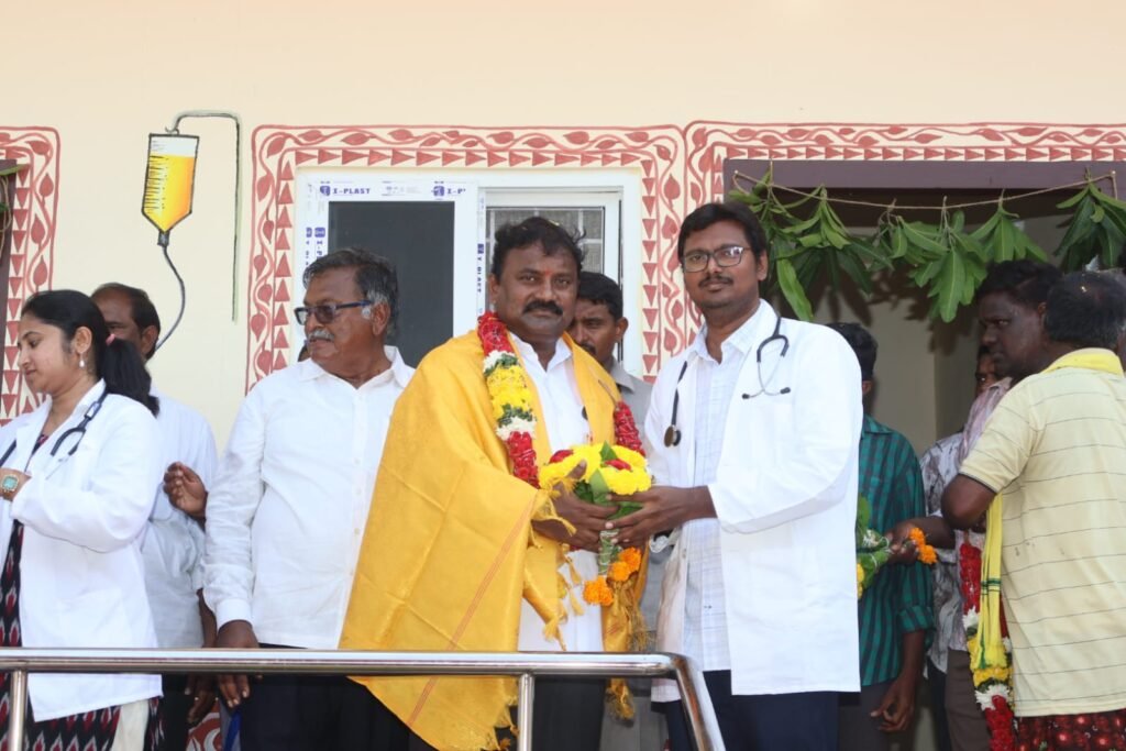 మర్రివాడలో నూతన విలేజ్ హెల్త్ క్లినిక్ సెంటర్‌ను ప్రారంభించిన పామర్రు ఎమ్మెల్యే వర్ల కుమార్ రాజా.. ప్రజలకు అందుబాటులోకి వైద్య సేవలు