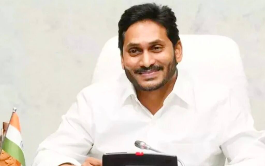 ఇండియా కూటమి వైపు మాజీ సీఎం జగన్ అడుగులు.. కాంగ్రెస్‌తో జట్టుకట్టే ప్రణాళికలో ఉన్నట్లు రాజకీయ వర్గాల్లో జోరుగా చర్చ