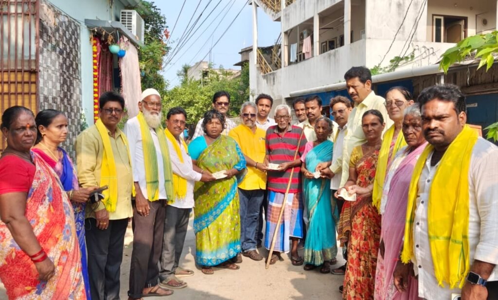 కైకలూరులో ఇంటింటికీ ‘ఎన్టీఆర్ భరోసా’ పింఛన్ల పంపిణీ… ఉత్సాహంగా పాల్గొన్న టీడీపీ నేతలు, అధికారులు