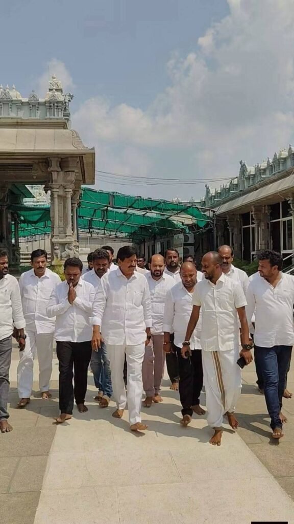 ప్రధాని మోదీ 25 ఏళ్ల ప్రజా ప్రస్థానం వేళ వెంకటపాలెం టీటీడీ ఆలయంలో ప్రత్యేక పూజలు: డిప్యూటీ సీఎం పవన్ కల్యాణ్ ఆదేశాలతో స్వామివారిని దర్శించుకున్న ఎన్టీఆర్ జిల్లా జనసేన అధ్యక్షుడు సామినేని ఉదయభాను!