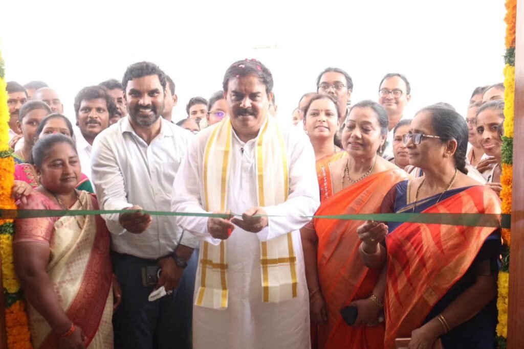 తెనాలి చంద్రబాబు నాయుడు కాలనీలో ముమ్మరంగా అభివృద్ధి పనులు: స్థానికంగానే అత్యాధునిక వైద్యం.. కోట్లతో సీసీ రోడ్లు, డ్రైనేజీ పనులకు శ్రీకారం!