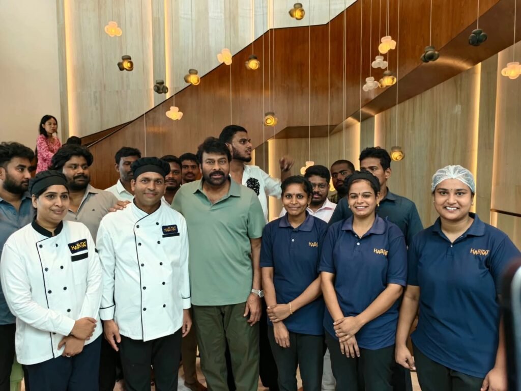 మెగాస్టార్ చిరంజీవికి హాబిటాట్‌ రెస్టారెంట్‌ ఆతిథ్యం.. ఆనందం వ్యక్తం చేసిన బృందం
