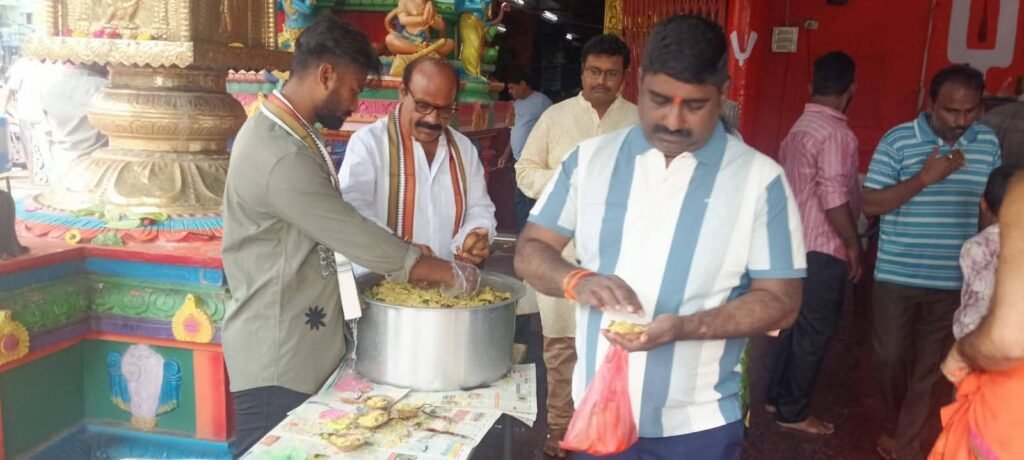 మాచవరం దాసాంజనేయ స్వామి ఆలయంలో విజయదశమి వేళ ఘనంగా నూతన వాహన పూజలు: భక్తులకు అసౌకర్యం కలగకుండా ప్రత్యేక ఏర్పాట్లు చేసిన దేవస్థానం చైర్మన్ సోడిశెట్టి కృష్ణప్రసాద్!