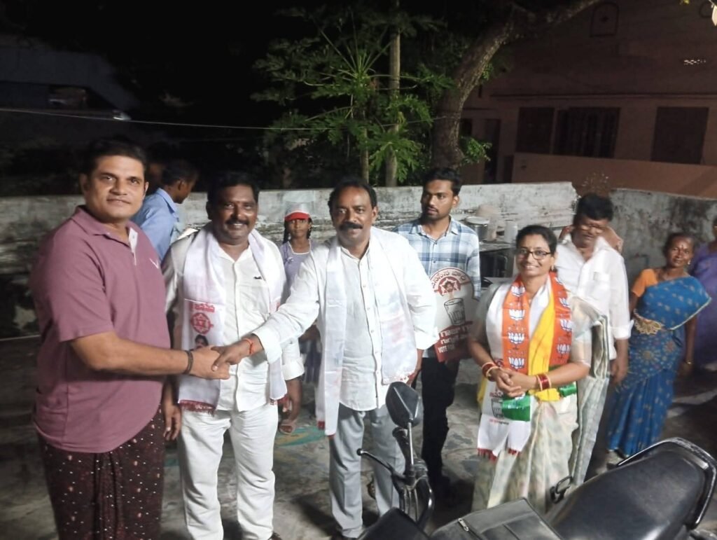 పెడన పురపోరులో జనసేన ఎన్నికల ప్రచార ప్రభంజనం: చైర్‌పర్సన్ అభ్యర్థిని బళ్ళ జ్ఞాన లింగ నాగ జ్యోత్స్న రాణి గంగయ్య దంపతులతో కలిసి గడపగడపకూ సమన్వయకర్త లింగం నాగేశ్వరరావు.. కూటమి గెలుపే లక్ష్యంగా విస్తృత ప్రచారం!