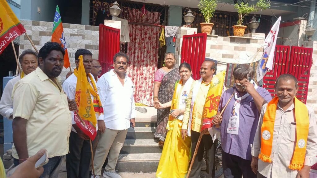 విజయవాడ 24వ డివిజన్‌లో జోరుగా కూటమి ప్రచారం: ఇంటింటికీ వెళ్లి ఓట్లు అభ్యర్థించిన శ్రేణులు.. మేయర్‌గా వంగవీటి రాధాకృష్ణ, కార్పొరేటర్‌గా రత్నం రజిని గెలుపే లక్ష్యంగా ప్రచార సమరం!