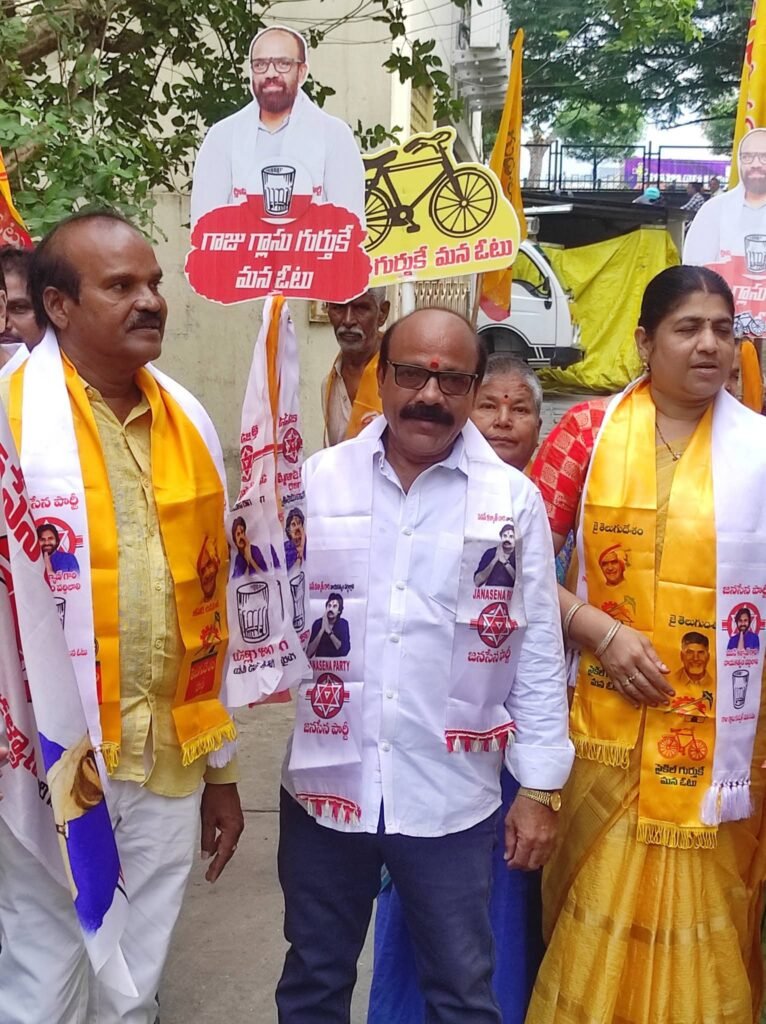 విజయవాడ ఇరవై నాలుగవ డివిజన్‌లో కూటమి ఎన్నికల ప్రచారం: మేయర్ అభ్యర్థి వంగవీటి రాధాకృష్ణ, కార్పొరేటర్ అభ్యర్థిని రత్నం రజని గెలుపే లక్ష్యం.. ప్రచారంలో పాల్గొన్న మాచవరం దేవస్థాన ధర్మకర్తల మండలి అధ్యక్షుడు సోడిశెట్టి కృష్ణప్రసాద్!