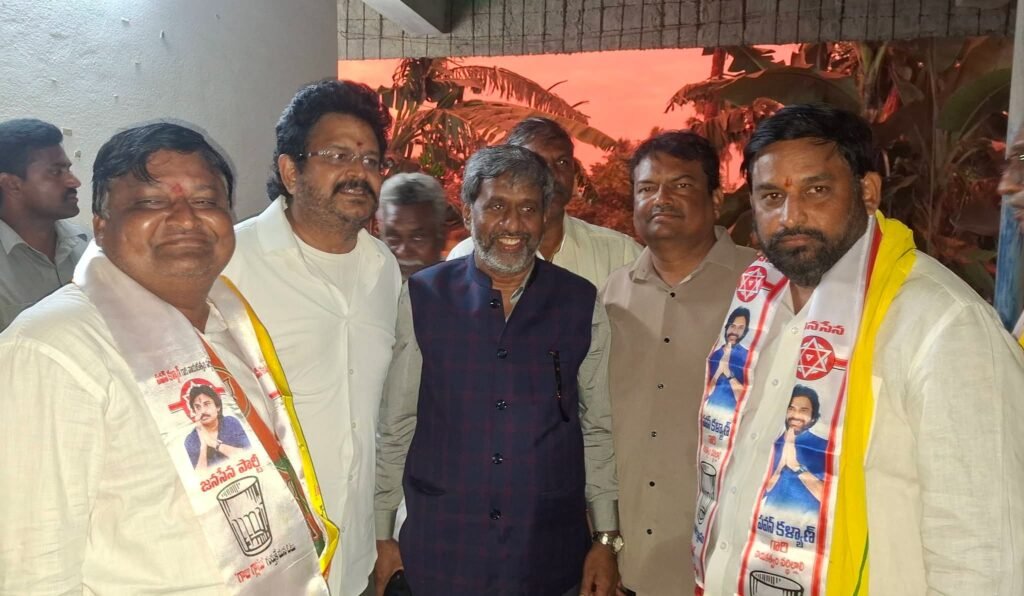 గుడ్లవల్లేరు మండల కూటమి జనసేన అభ్యర్థి వర్రే బలరామకృష్ణ విజయం కోసం సీనియర్ నేత ముత్తంశెట్టి కృష్ణారావు భేటీ గెలుపే లక్ష్యంగా ప్రచార వ్యూహాలు (సోషల్ మీడియా సోర్స్)