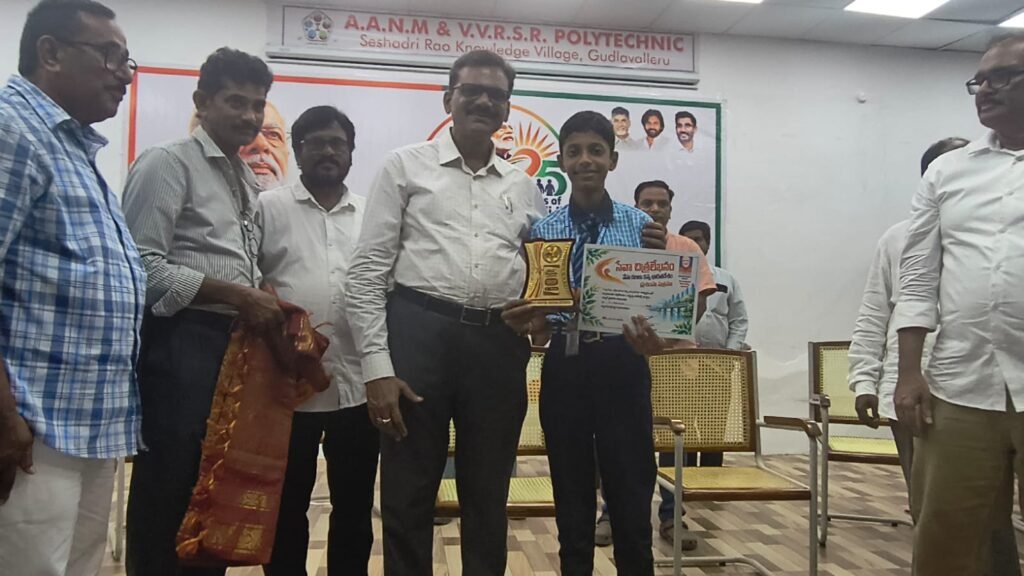 జిల్లా స్థాయి ‘సేవా సంకల్ప్’ వక్తృత్వ పోటీల్లో కొమ్మారెడ్డి విద్యార్థి ప్రతిభ: పి. మహిధర్‌కు తృతీయ బహుమతి.. అక్టోబర్ 9న రాష్ట్రస్థాయి పోటీలకు ఎంపిక!