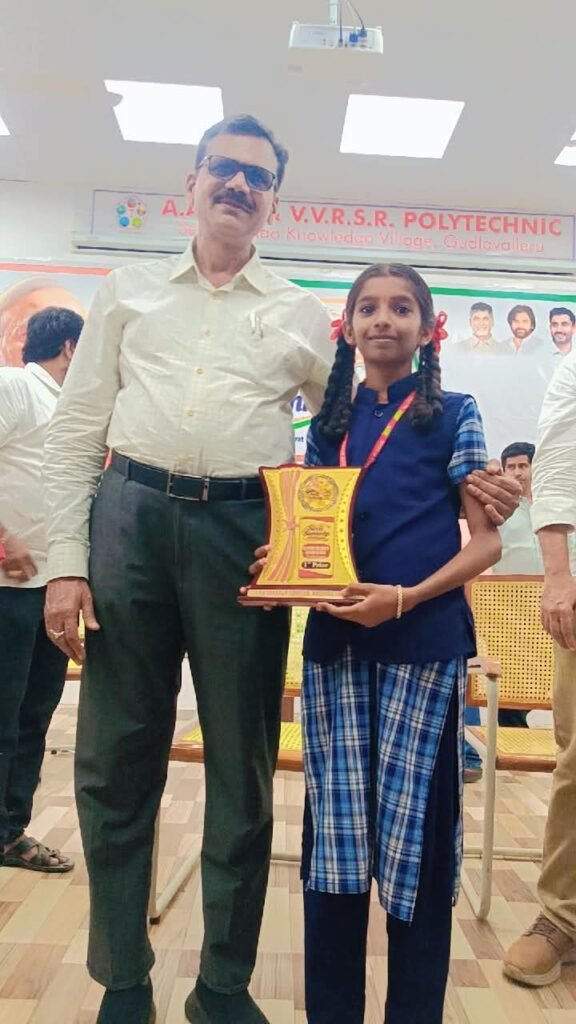 సేవా సంకల్ప అభియాన్’ జిల్లా స్థాయి డిబేట్‌లో బంటుమిల్లి సెయింట్ జాన్స్ విద్యార్థిని ప్రతిభ: సీనియర్స్ విభాగంలో కె. కుసుమాంజలికి ప్రథమ బహుమతి.. రాష్ట్రస్థాయి పోటీలకు ఎంపిక!