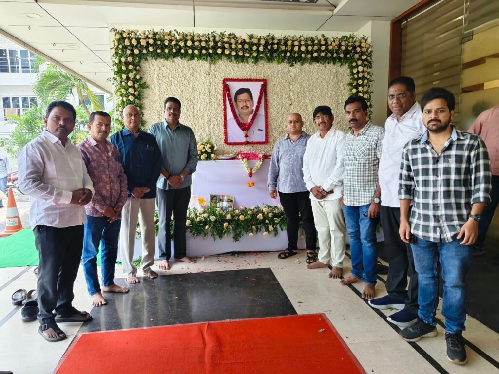విజయవాడ ఏ ప్లస్ కన్వెన్షన్‌లో గాళ్ళ సుబ్రహ్మణ్యం గారి సంతాప సభ: జాతీయ కాపునాడు దివంగత అధ్యక్షుడికి ఘన నివాళి.. కన్నీటి వీడ్కోలు పలికిన అభిమానులు, నేతలు!