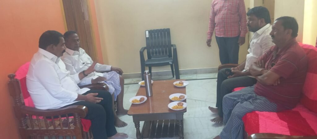అనారోగ్యం నుంచి కోలుకుంటున్న పల్లె నాగయ్యను పరామర్శించిన జనసేన నేత యల్లటూరు శ్రీనివాసరాజు: త్వరగా కోలుకోవాలని ఆకాంక్ష!