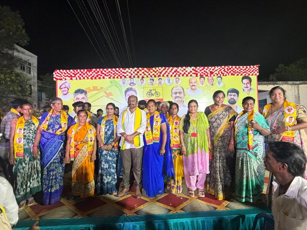 అవనిగడ్డ నియోజకవర్గంలో వైసీపీకి బిగ్ షాక్: రామానగరంలో 40 కుటుంబాలు టీడీపీలో చేరిక.. పసుపు కండువా కప్పి ఆహ్వానించిన ఇన్‌ఛార్జ్ విక్కుర్తి శ్రీనివాసరావు!