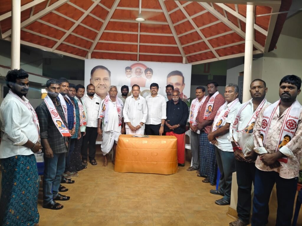 స్థానిక సంస్థల ఎన్నికల్లో కూటమి అభ్యర్థుల అఖండ విజయమే లక్ష్యం: అవనిగడ్డ ఎమ్మెల్యే మండలి బుద్ధప్రసాద్ పిలుపు.. జనసేనలో భారీగా చేరిన మాచవరం వైసీపీ నాయకులు!