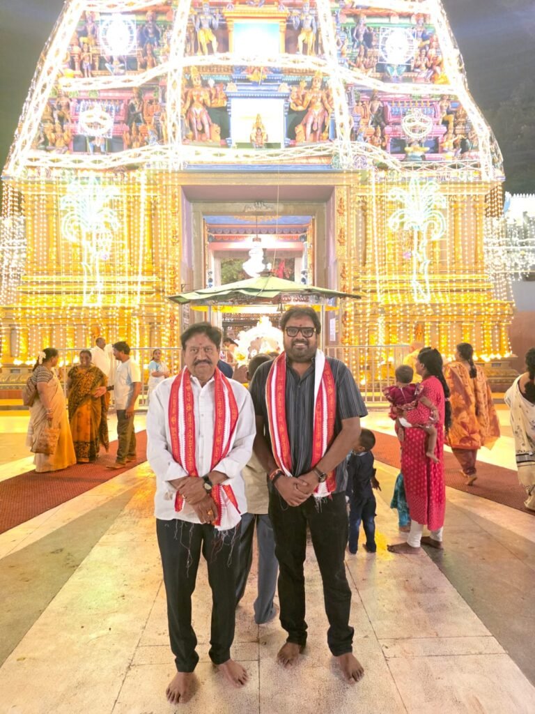 ఇంద్రకీలాద్రిపై శ్రీ దుర్గా మల్లేశ్వర స్వామివార్లను దర్శించుకున్న మెహర్ రమేష్, సామినేని ఉదయభాను: అమ్మవారి సన్నిధిలో ప్రత్యేక పూజలు!