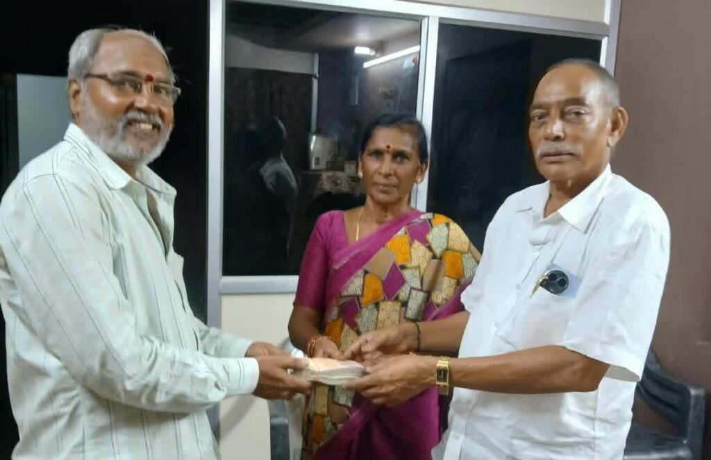 హంసలదీవి రుక్మిణీ సత్యభామ సమేత వేణుగోపాలస్వామికి లక్ష రూపాయల విరాళం: ఔదార్యం చాటుకున్న తుమ్మల దేవేంద్ర వరప్రసాద్-నరసమ్మ దంపతులు!