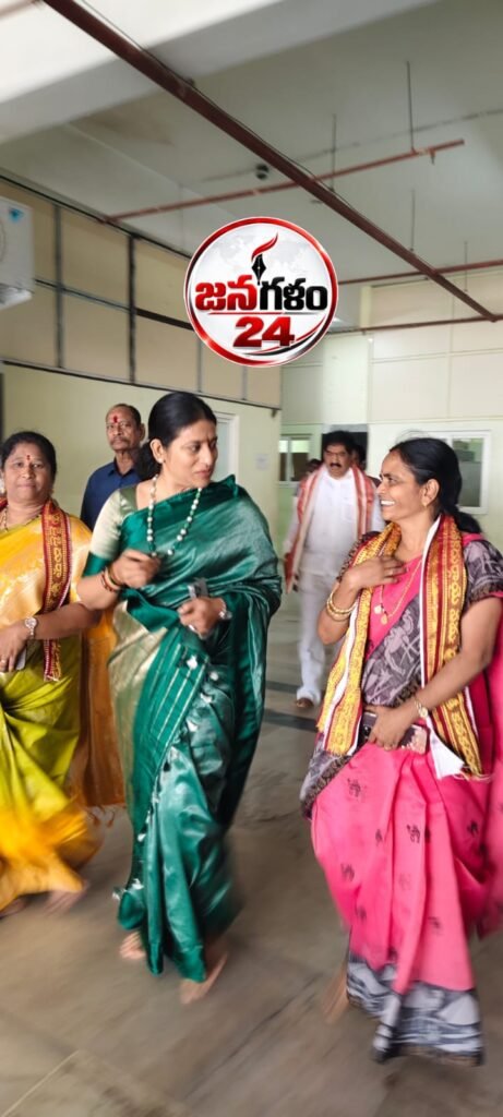 ఇంద్రకీలాద్రిపై దసరా శోభ: మొదటి రోజు ఉత్సవాల్లో పాల్గొన్న దుర్గా మల్లేశ్వర దేవస్థానం ట్రస్ట్ బోర్డ్ సభ్యులు!