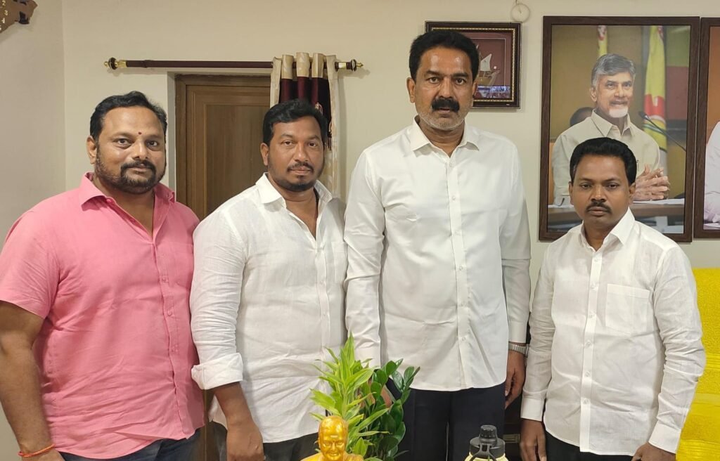 ఎమ్మెల్యే బోడె ప్రసాద్‌ను మర్యాదపూర్వకంగా కలిసిన పెనమలూరు జనసేన స్థానిక ఎన్నికల సమన్వయకర్తలు