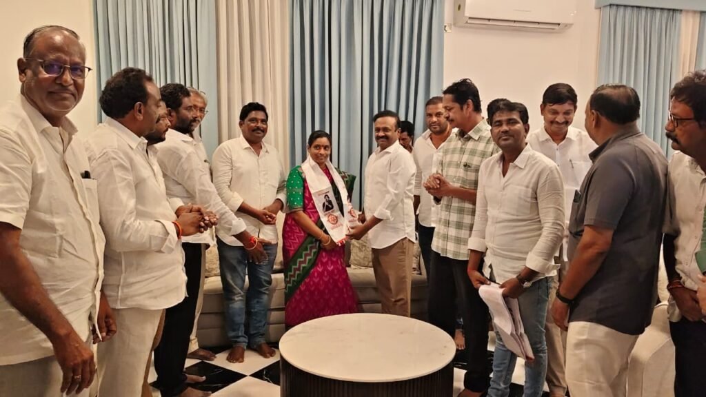 పెడన మున్సిపల్ పీఠంపై మరో బిగ్ ట్విస్ట్: జనసేన చైర్‌పర్సన్ అభ్యర్థి మార్పు.. బళ్లా జ్ఞానలింగ జ్యోతి పేరును ఖరారు చేసిన పవన్ కళ్యాణ్!