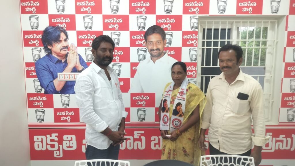 పెడన 3వ వార్డులో జనసేన పార్టీలోకి చేరికలు: సమన్వయకర్తల సమక్షంలో పార్టీ కండువా కప్పుకున్న కమ్మగంటి శారదా దేవి!