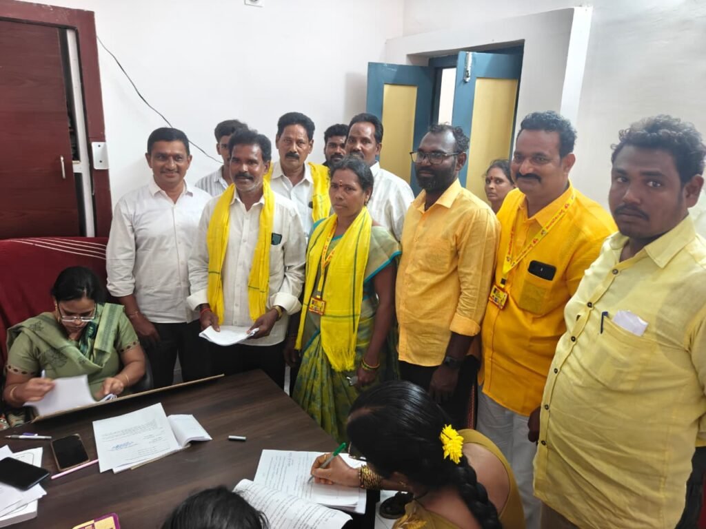 కృత్తివెన్ను మండలంలో ఎంపీటీసీ అభ్యర్థుల నామినేషన్ల జోరు: నామినేషన్లు దాఖలు చేసిన కూటమి అభ్యర్థులు.. వెన్నంటి నిలిచి శుభాకాంక్షలు తెలిపిన కూటమి ముఖ్య నాయకులు!