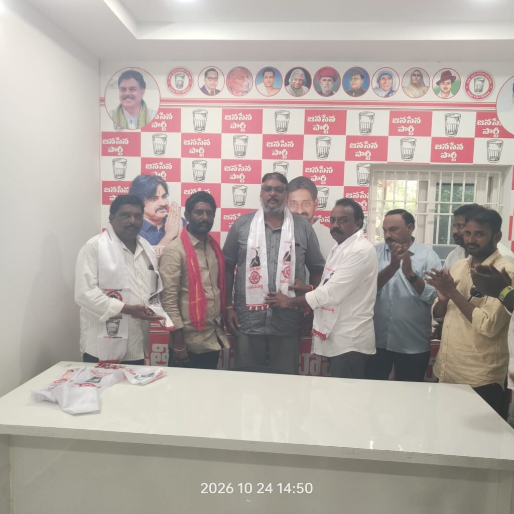పెడన పట్టణంలో జనసేన పార్టీలోకి భారీ చేరికలు: పవన్ కళ్యాణ్ ఆశయాలకు ఆకర్షితులై పార్టీ తీర్థం పుచ్చుకున్న ప్రముఖ వ్యాపారి అబ్దుల్ బాజీ, మిత్రబృందం.. కండువాలు కప్పి ఆహ్వానించిన నియోజకవర్గ సమన్వయకర్తలు.. గెలుపు ముంగిట పార్టీ శ్రేణులు!
