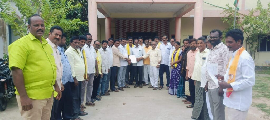 ఎమ్మెల్యే కాగిత కృష్ణ ప్రసాద్ ఆదేశాలతో కృత్తివెన్ను మండల కూటమి ఎంపీటీసీ అభ్యర్థులకు ‘బి-ఫామ్’ల పంపిణీ గెలుపే ధ్యేయంగా అభ్యర్థుల ప్రతిజ్ఞ (సోషల్ మీడియా సోర్స్)