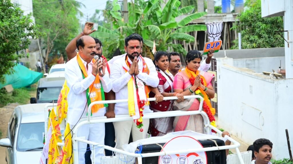 కలిదిండి లంక గ్రామాల్లో ఎన్డీఏ కూటమి జడ్పీటీసీ అభ్యర్థి నల్లగోపుల చలపతి విస్తృత పర్యటన: అడుగడుగునా ఘన స్వాగతం పలికిన ప్రజలు, కూటమి శ్రేణులు (సోషల్ మీడియా సోర్స్)
