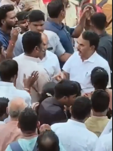 రవీంద్రభారతి వద్ద ఉద్రిక్తత.. మంత్రి జూపల్లి కృష్ణారావును నిర్బంధించిన కళాకారులు, సాంస్కృతిక సారథిలో ఉద్యోగాలు కల్పించాలని డిమాండ్