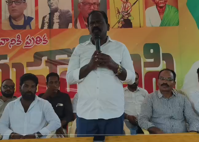 తిరువూరు నుంచి బీసీలకు 40 శాతం సీట్లు కేటాయించాలని పిలుపునిచ్చిన ఎమ్మెల్యే కొలికపూడి శ్రీనివాసరావు.. రానున్న మున్సిపల్ ఎన్నికల్లో రజక, వడ్డెరలకు సముచిత స్థానం కల్పిస్తామని హామీ
