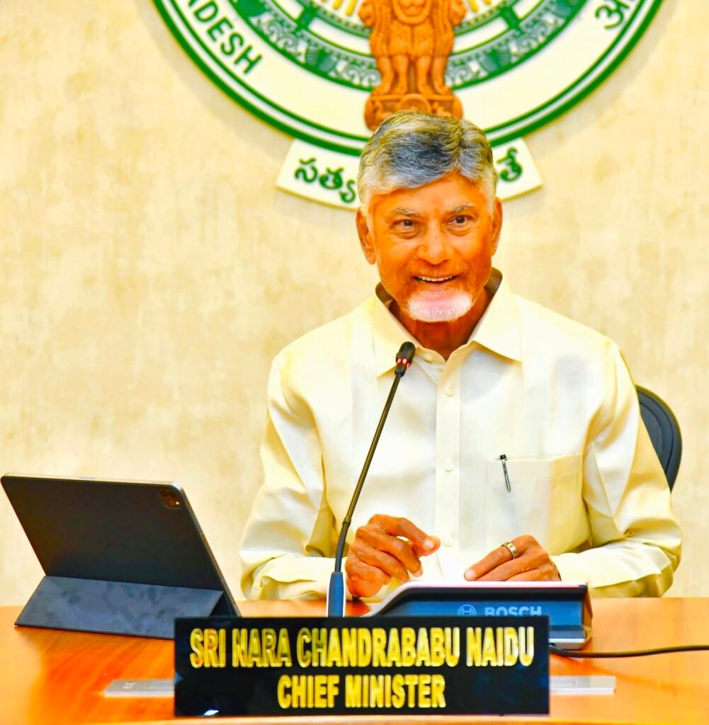 అమరావతి సచివాలయంలో ముఖ్యమంత్రి చంద్రబాబు అధ్యక్షతన జరిగిన కేబినెట్ సమావేశం.. పాల్గొన్న రవాణా, యువజన, క్రీడా శాఖల మంత్రి మండిపల్లి రాంప్రసాద్ రెడ్డి