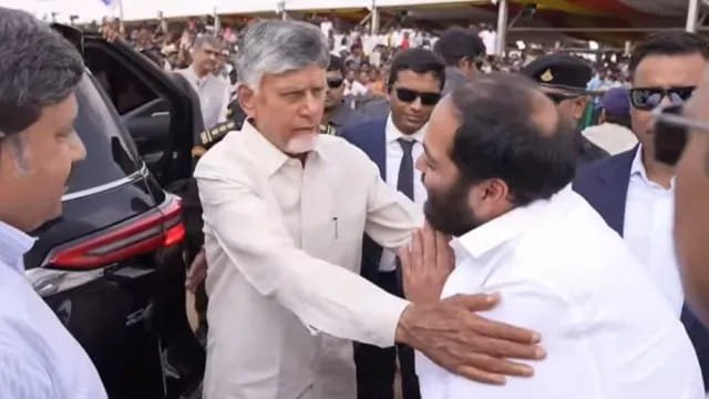 మదనపల్లెలో ఆసక్తికర ఘటన.. చంద్రబాబు పాదాలకు నమస్కరించిన అనంత్ అంబానీ, వీడియో వైరల్