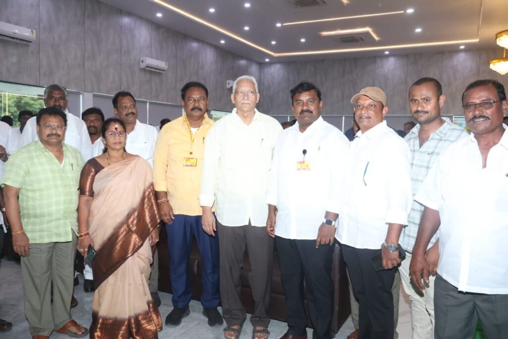 పామర్రులో ఘనంగా ‘మనం వనం ఫౌండేషన్’ 6వ వార్షికోత్సవ వేడుకలు.. ముఖ్య అతిథులుగా విచ్చేసిన ఎమ్మెల్యే వర్ల కుమార్ రాజా, కూటమి ప్రముఖులు