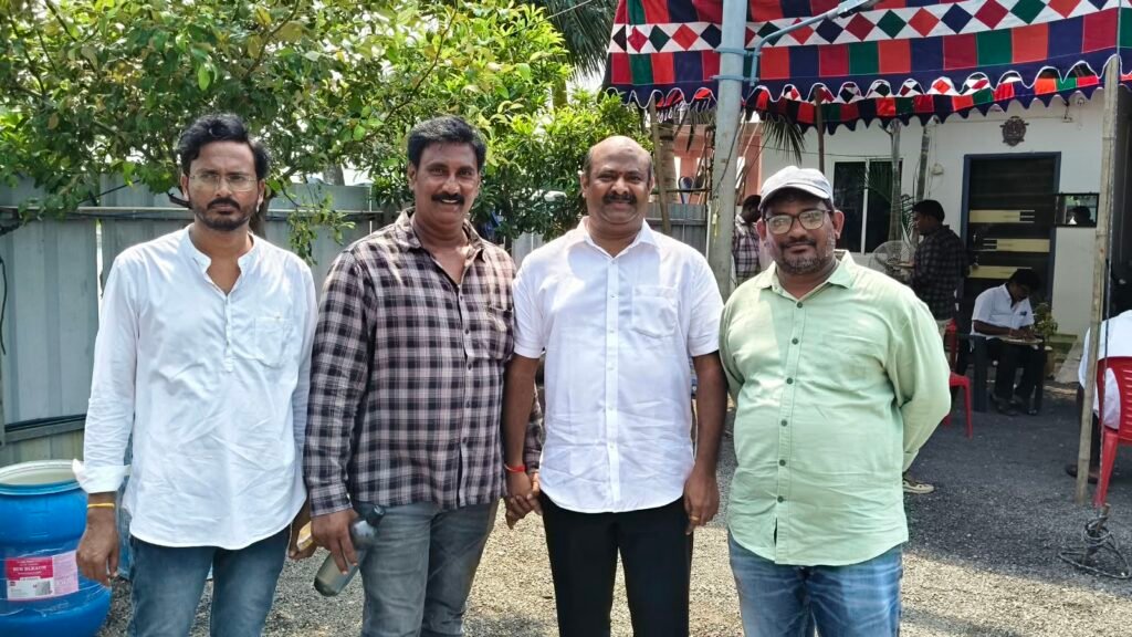 గోపవరంలో ఘనంగా ఆత్మీయ విందు కార్యక్రమం.. హాజరైన వైఎస్సార్‌సీపీ జిల్లా అధ్యక్షులు, మాజీ ఎమ్మెల్యే దూలం నాగేశ్వరరావు కుమారుడు వినయ్, తెంటు శ్రీనివాసరావు (వాసు)
