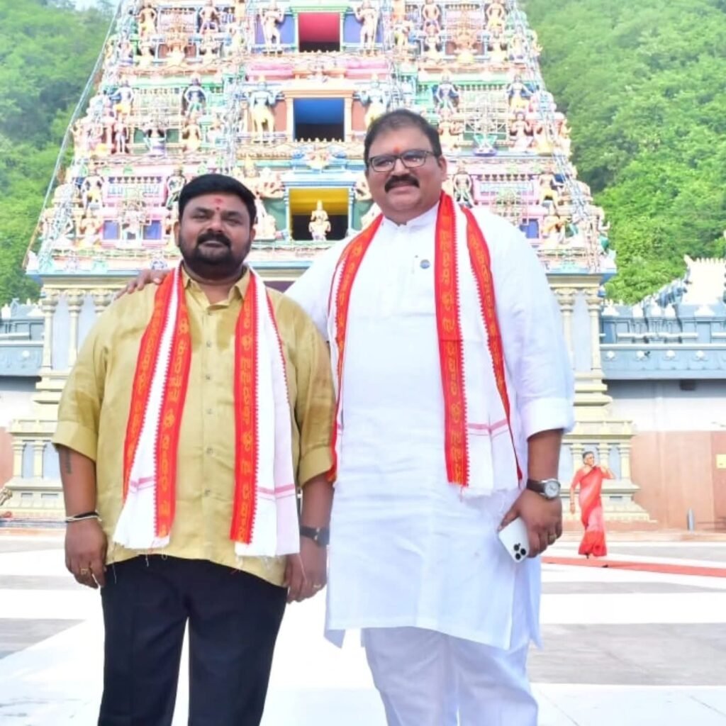 విజయవాడ ఇంద్రకీలాద్రిపై అమ్మవారిని దర్శించుకున్న స్వచ్ఛాంధ్ర కార్పొరేషన్ చైర్మన్ కొమ్మారెడ్డి పట్టాభిరామ్